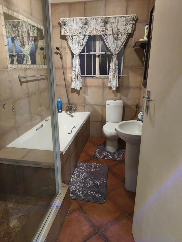 To Let 2 Bedroom Property for Rent in Langenhovenpark Free State